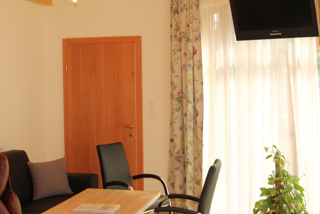 Gaestehaus Zur Schoenen Aussicht Spitz an der Donau Room photo