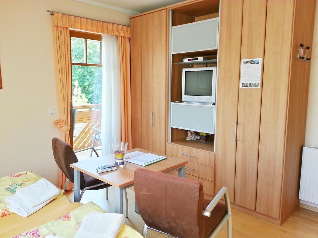 Gaestehaus Zur Schoenen Aussicht Spitz an der Donau Room photo