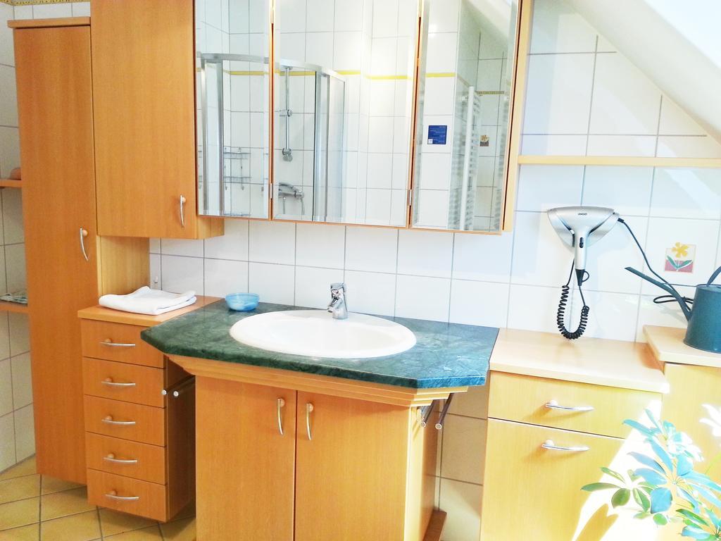 Gaestehaus Zur Schoenen Aussicht Spitz an der Donau Room photo