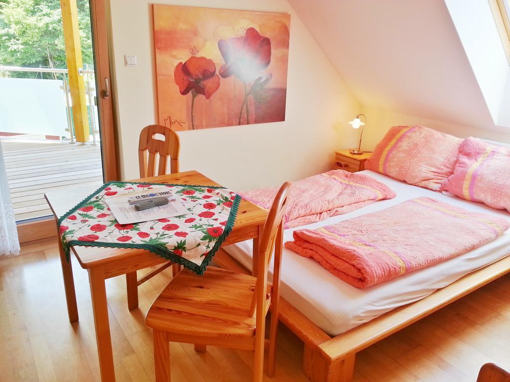 Gaestehaus Zur Schoenen Aussicht Spitz an der Donau Room photo